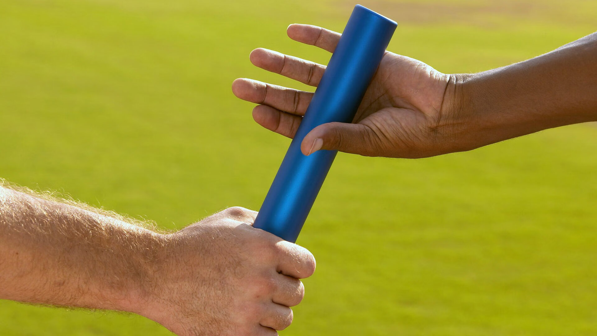 蓝军风暴席卷诺坎普！切尔西三球完胜巴萨，新星埃斯特旺千里走单骑，阿劳霍争议染红